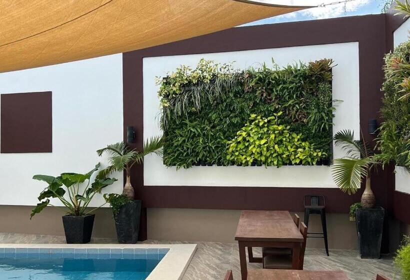 هتل La Casa Ramirez