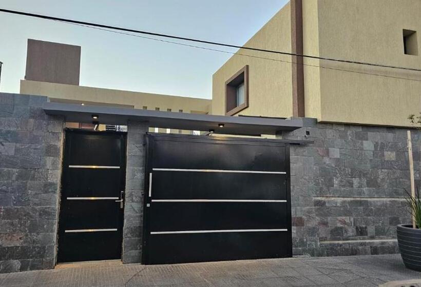 בית מלון כפרי La Quinta Suites