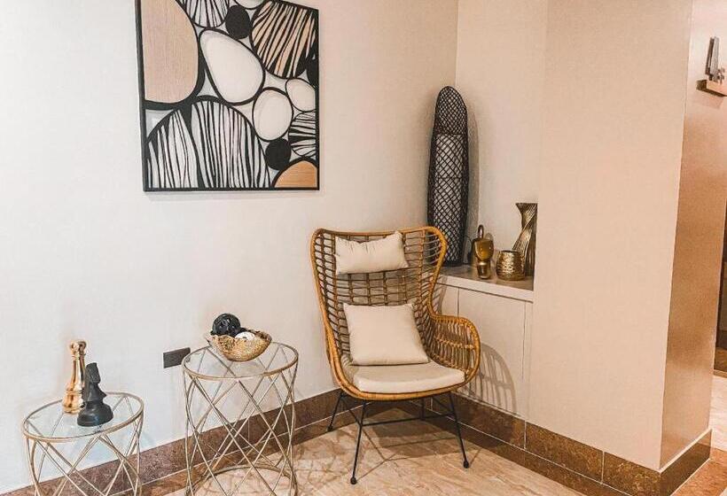 هتل Lavero Suites