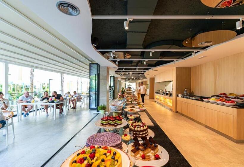 בית מלון כפרי Morina Beach