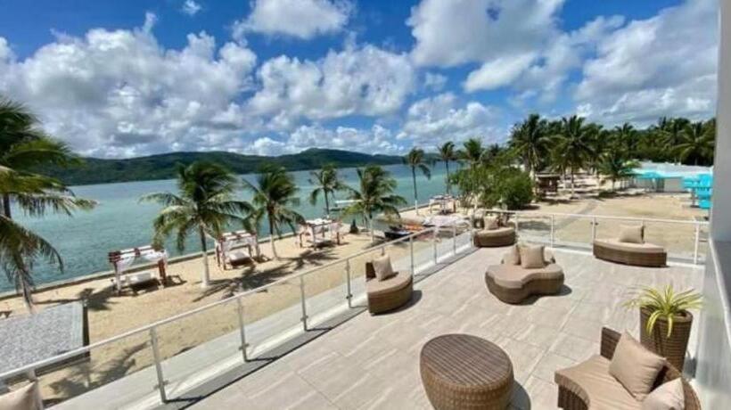 בית מלון כפרי Namanday Island Resort