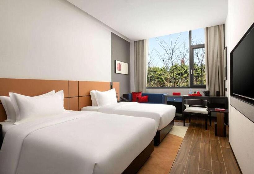 هتل Ramada By Wyndham Xishuangbanna Jinghong