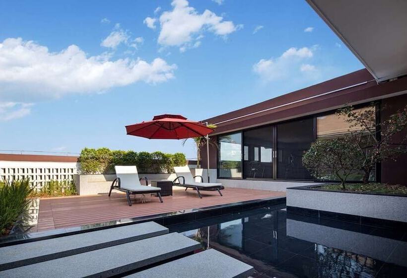 هتل Ramada By Wyndham Xishuangbanna Jinghong