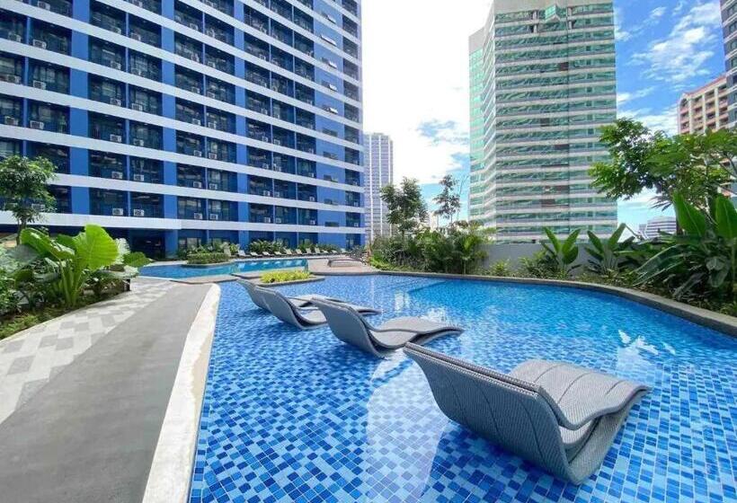 هتل Staycations Up Above 4 Modern 1br @ Air