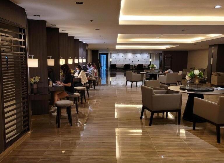 هتل Staycations Up Above 4 Modern 1br @ Air