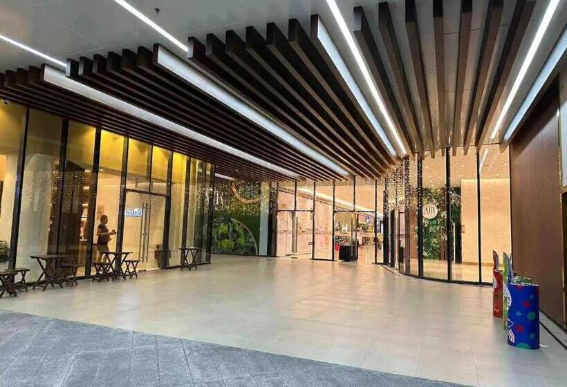 هتل Staycations Up Above 4 Modern 1br @ Air