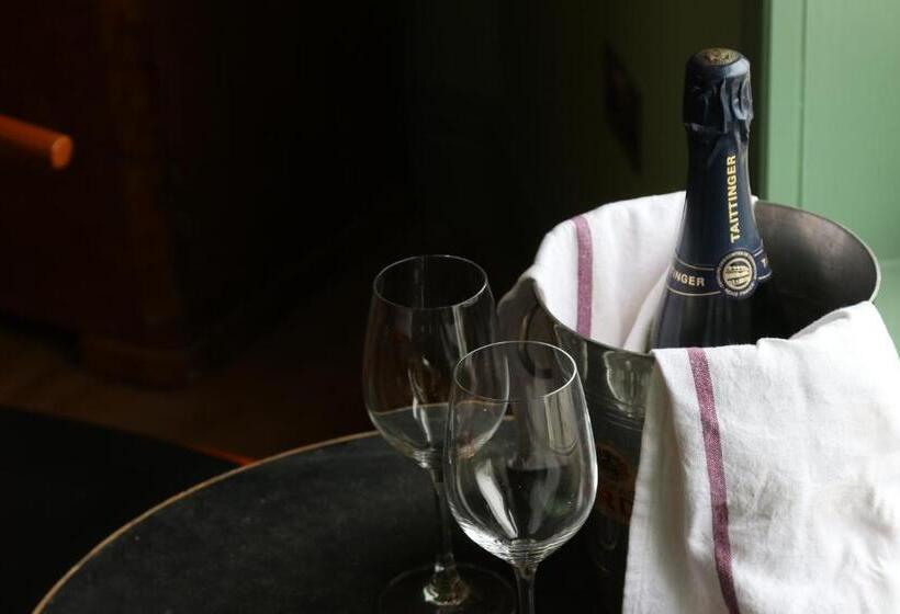 בית מלון כפרי The London & Paris