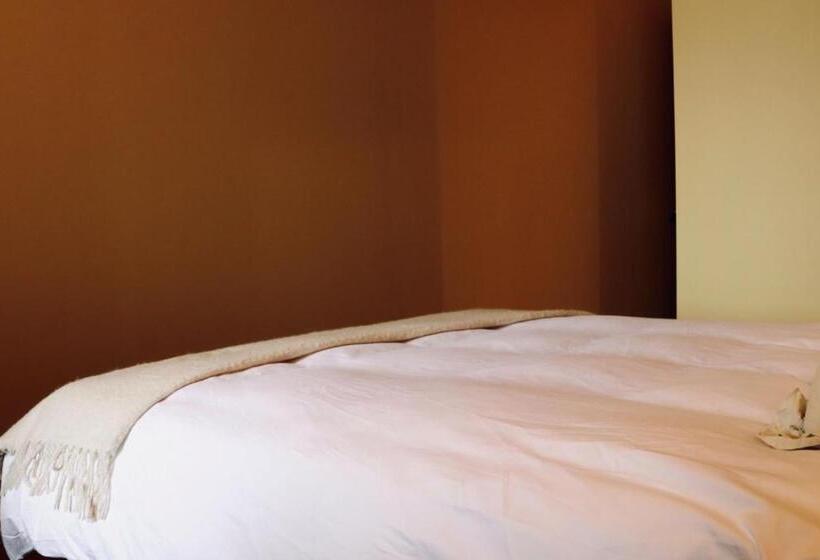 בית מלון כפרי The London & Paris