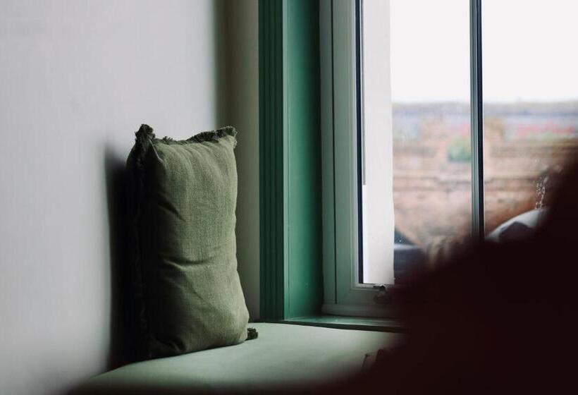 בית מלון כפרי The London & Paris