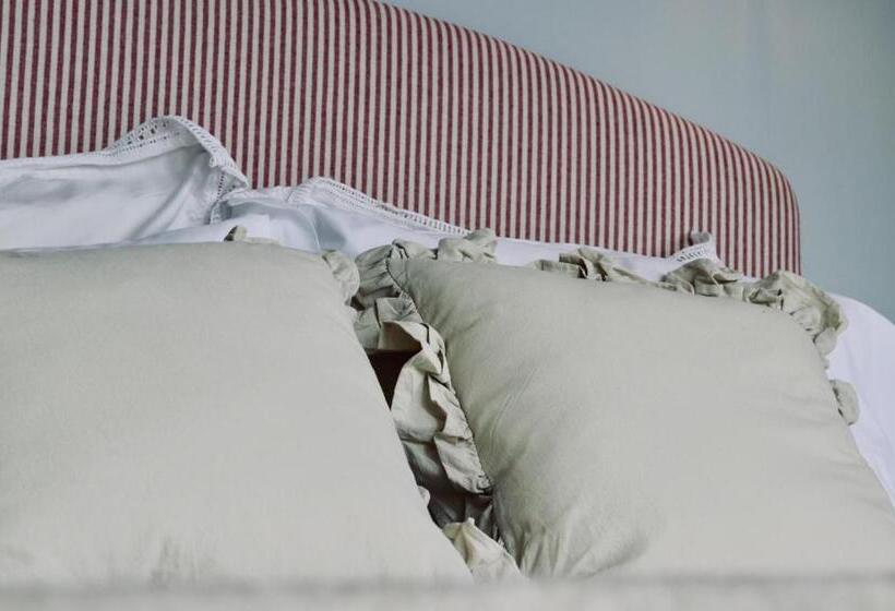 בית מלון כפרי The London & Paris