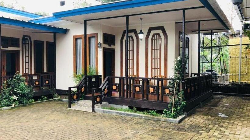 ホテル Villa Mutiara Hitam Situ Cileunca Pangalengan