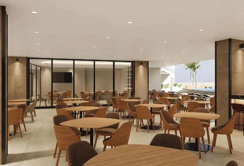 ホテル Wyndham Garden Mazatlan Marina