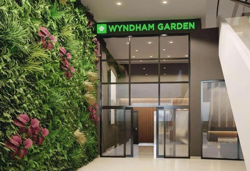 ホテル Wyndham Garden Mazatlan Marina