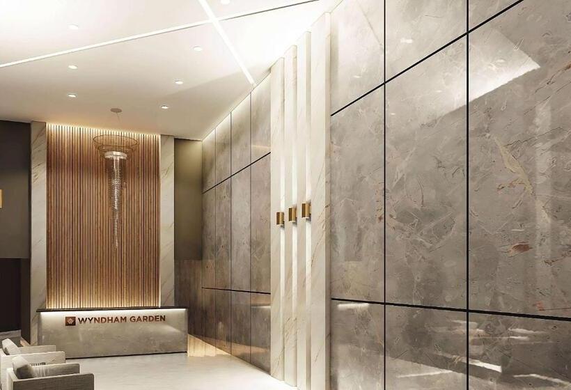 ホテル Wyndham Garden Mazatlan Marina