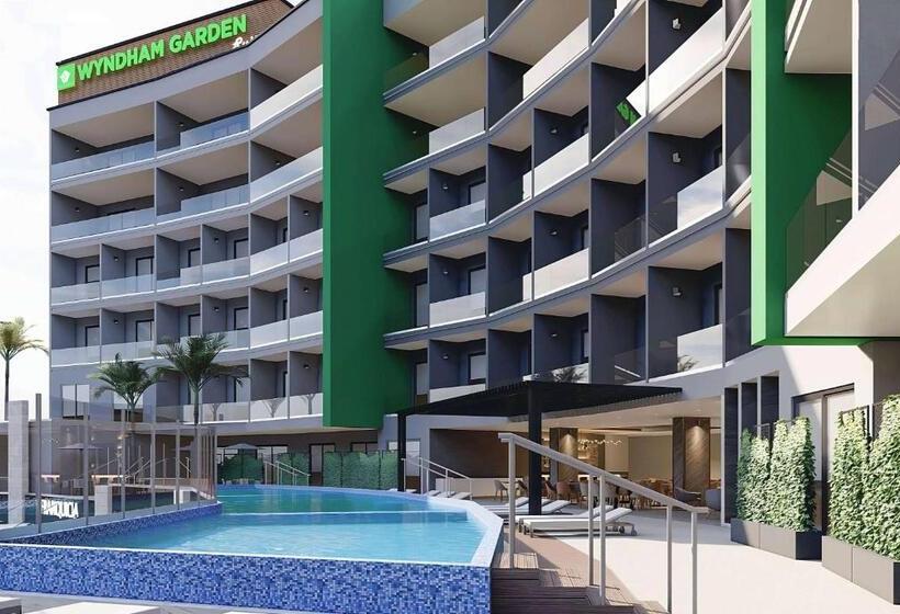 ホテル Wyndham Garden Mazatlan Marina