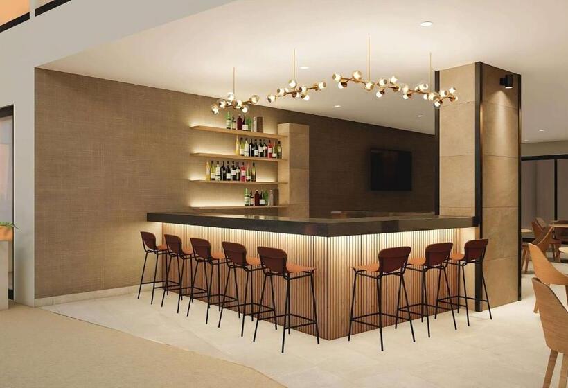 ホテル Wyndham Garden Mazatlan Marina