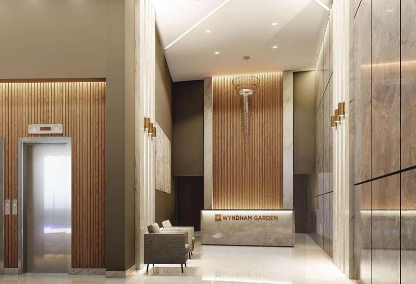 ホテル Wyndham Garden Mazatlan Marina