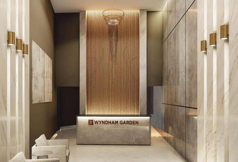 ホテル Wyndham Garden Mazatlan Marina