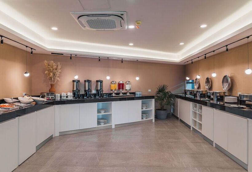 ホテル Wyndham Garden Mazatlan Marina