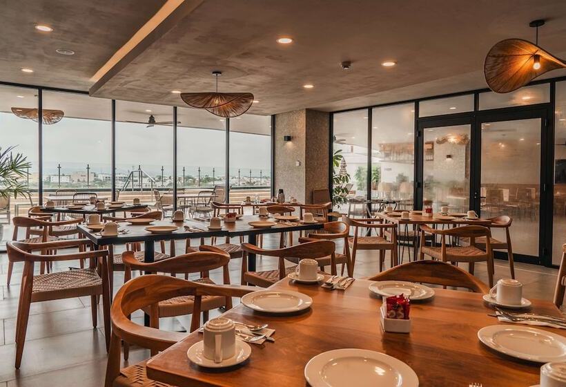 ホテル Wyndham Garden Mazatlan Marina