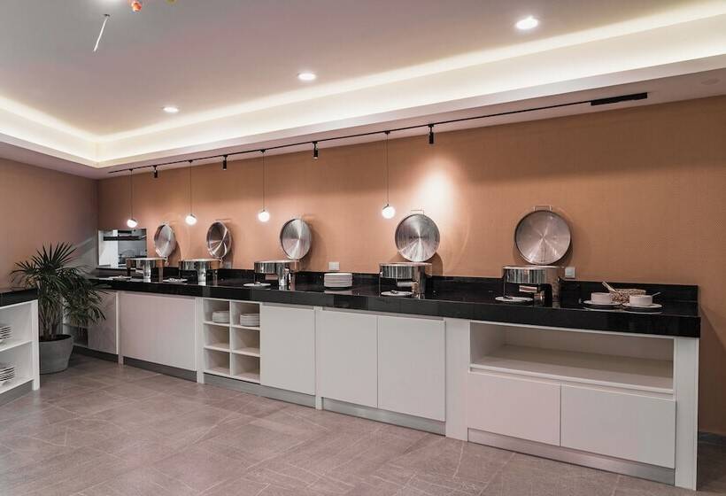 ホテル Wyndham Garden Mazatlan Marina