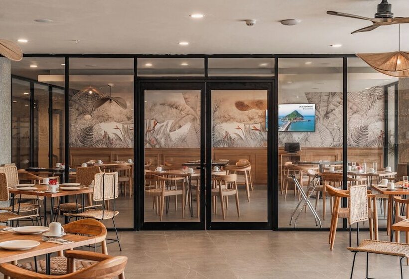 ホテル Wyndham Garden Mazatlan Marina