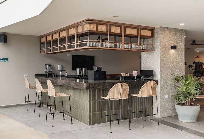 ホテル Wyndham Garden Mazatlan Marina