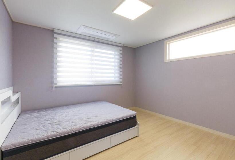 Jaeju Eaviang Village Dockchae Pension