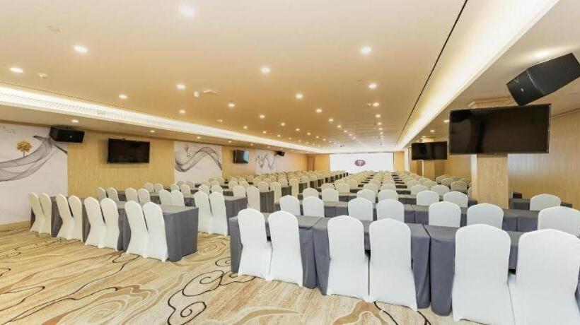 Ji Hotel Nanjing Pukou Hongyang Plaza