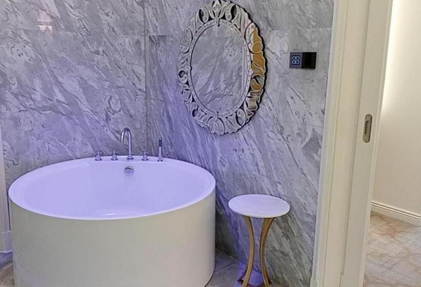 Khemarak Hotel 凯娜酒店