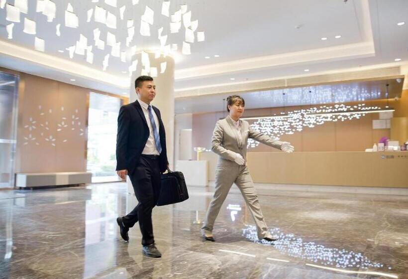 Lavande Hotel Shenzhen Dongmen Shuibeicuizhu Metro Station