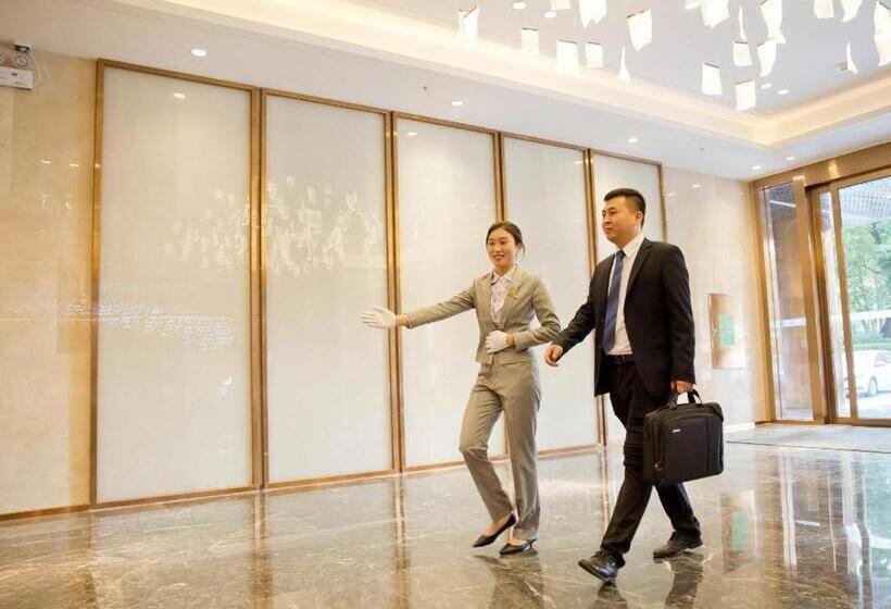 Lavande Hotel Shenzhen Dongmen Shuibeicuizhu Metro Station