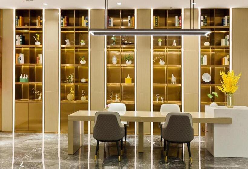 Lavande Hotel Shenzhen Dongmen Shuibeicuizhu Metro Station