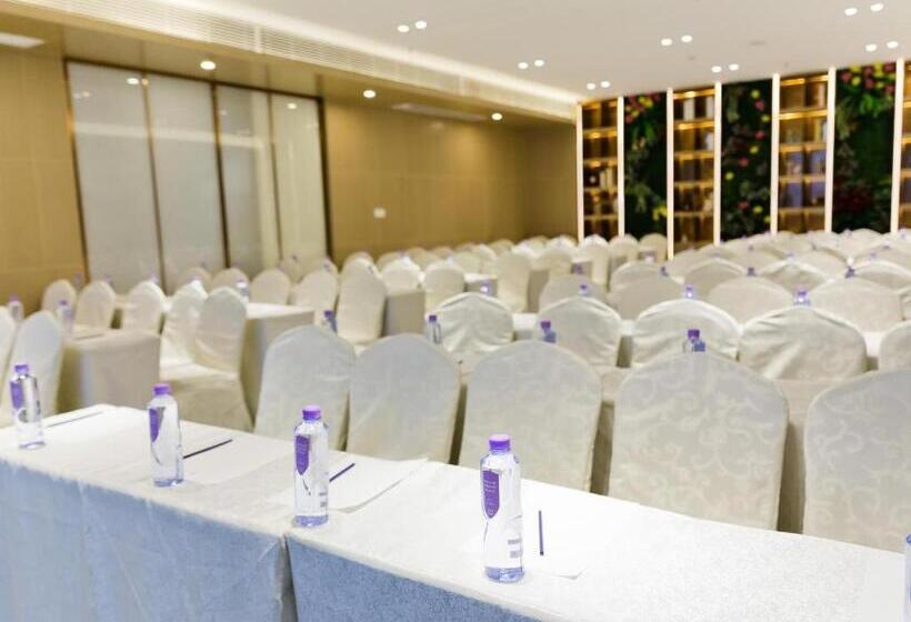 Lavande Hotel Shenzhen Dongmen Shuibeicuizhu Metro Station