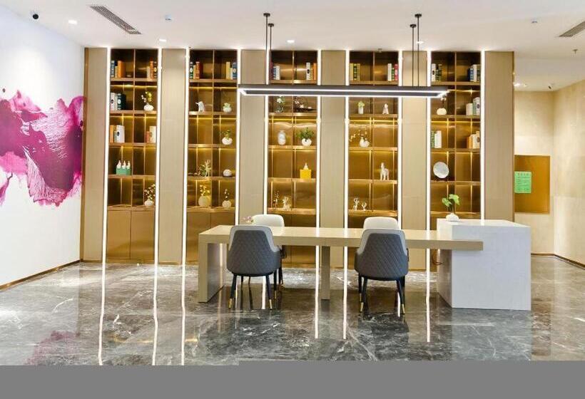 Lavande Hotel Shenzhen Dongmen Shuibeicuizhu Metro Station