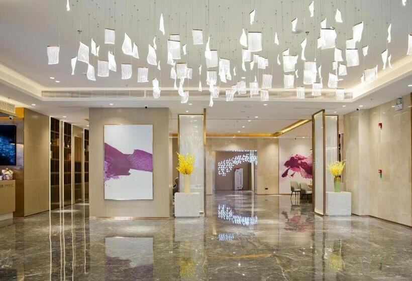 Lavande Hotel Shenzhen Dongmen Shuibeicuizhu Metro Station