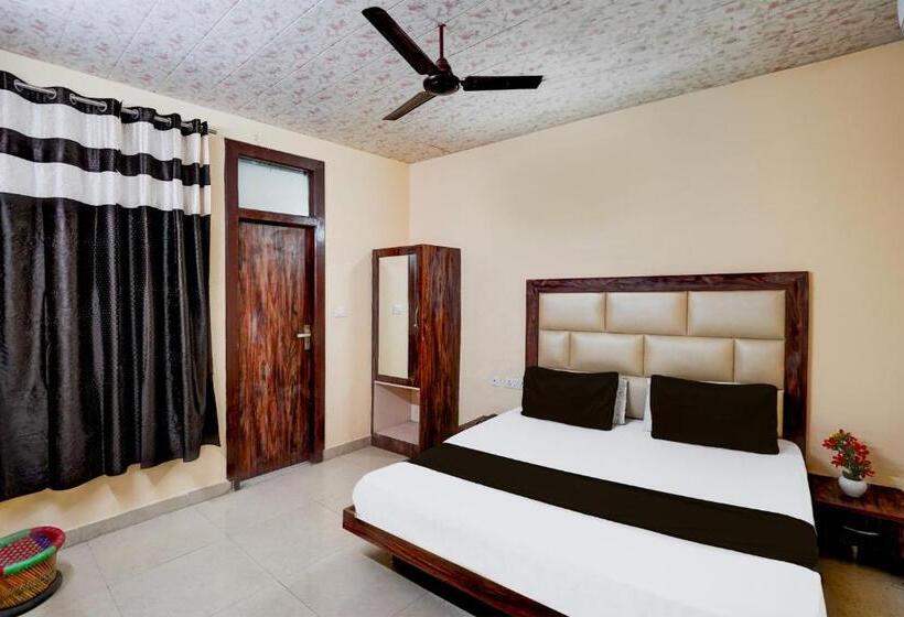 Oyo 82482 Hotel Welcome