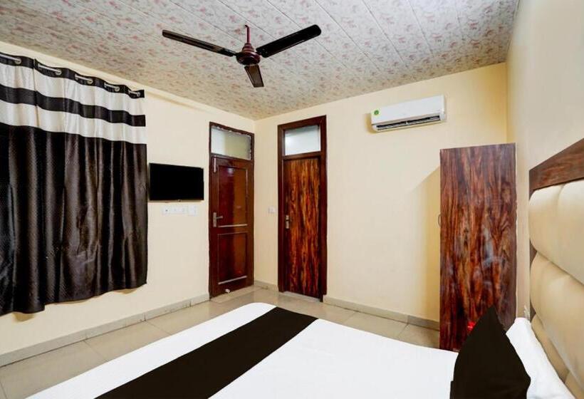 Oyo 82482 Hotel Welcome