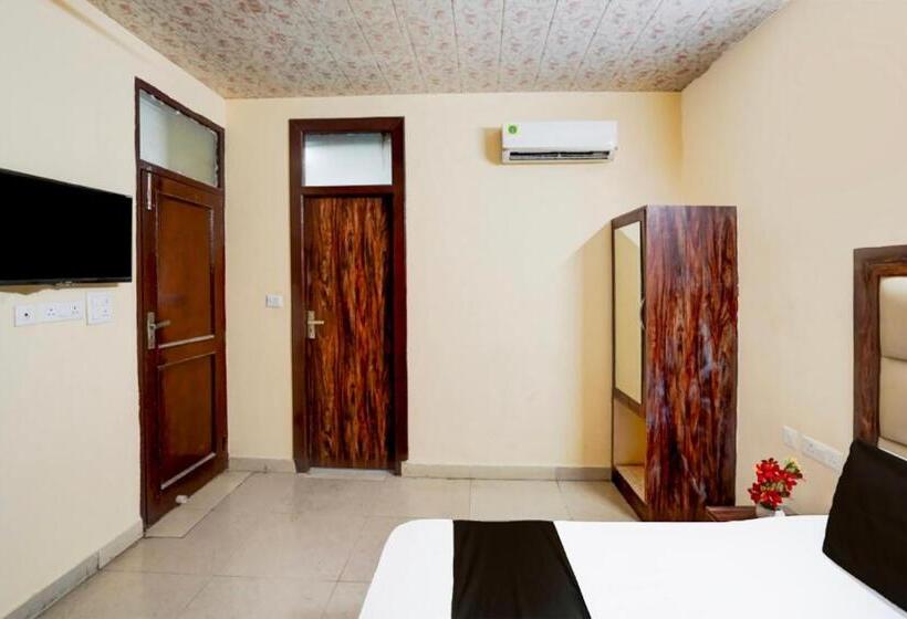 Oyo 82482 Hotel Welcome