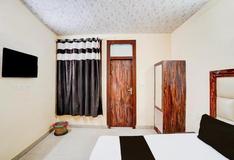 Oyo 82482 Hotel Welcome