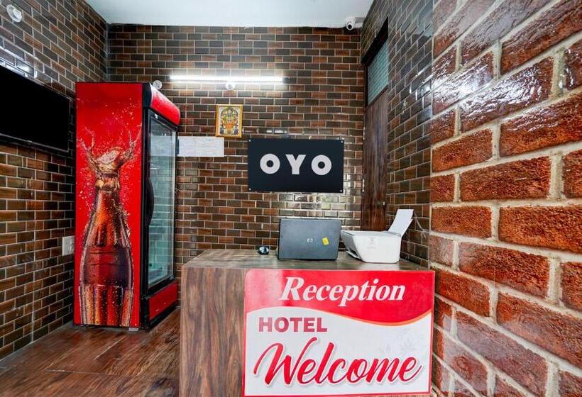 Oyo 82482 Hotel Welcome
