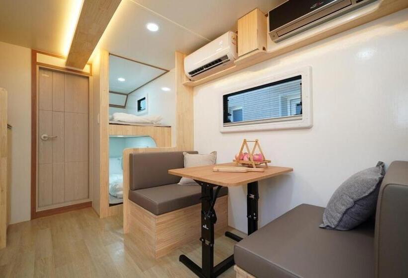 ペンション Anseong Neorigul Moonhwa Maeul Caravan