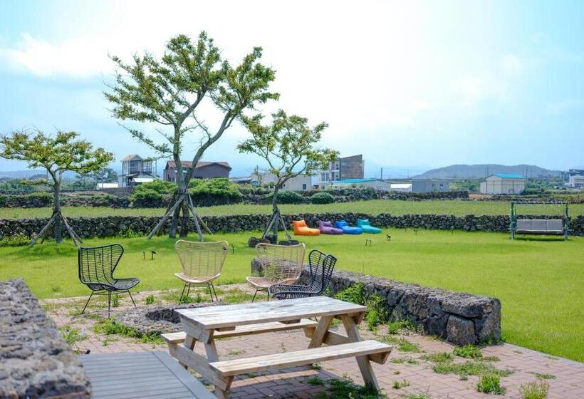 Pensió Jayouhaneun Private House