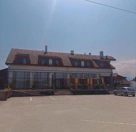 بنسيون La Cuib Cristian Sibiu