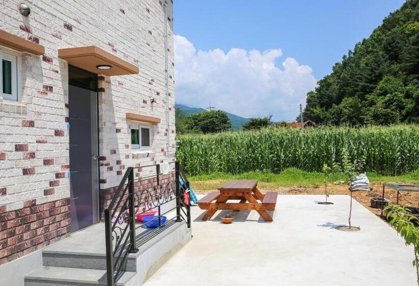 Pensão Poolip Family House