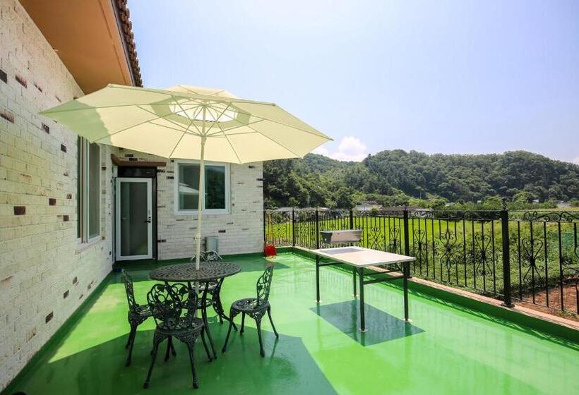 Pensão Poolip Family House