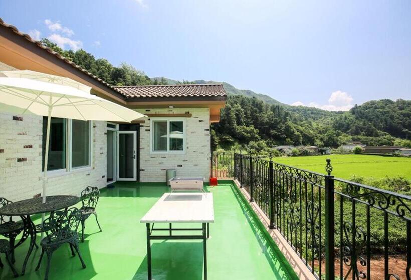 Pensão Poolip Family House