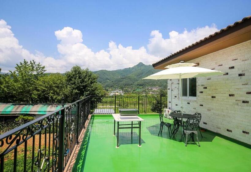 Pensão Poolip Family House