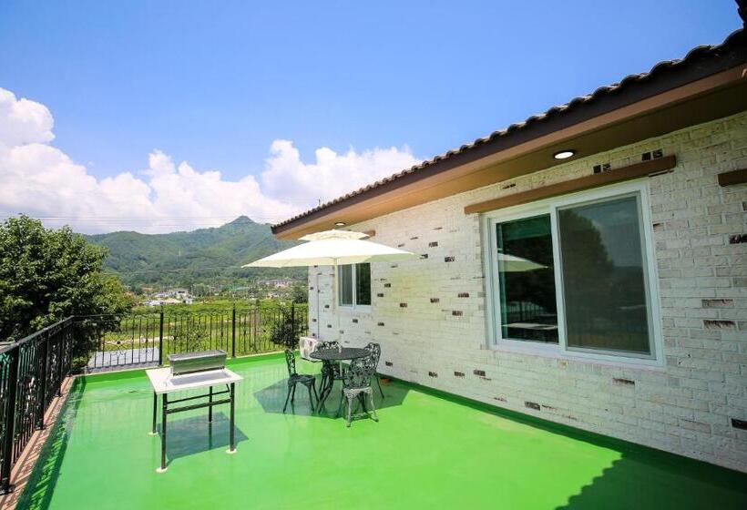 Pensão Poolip Family House