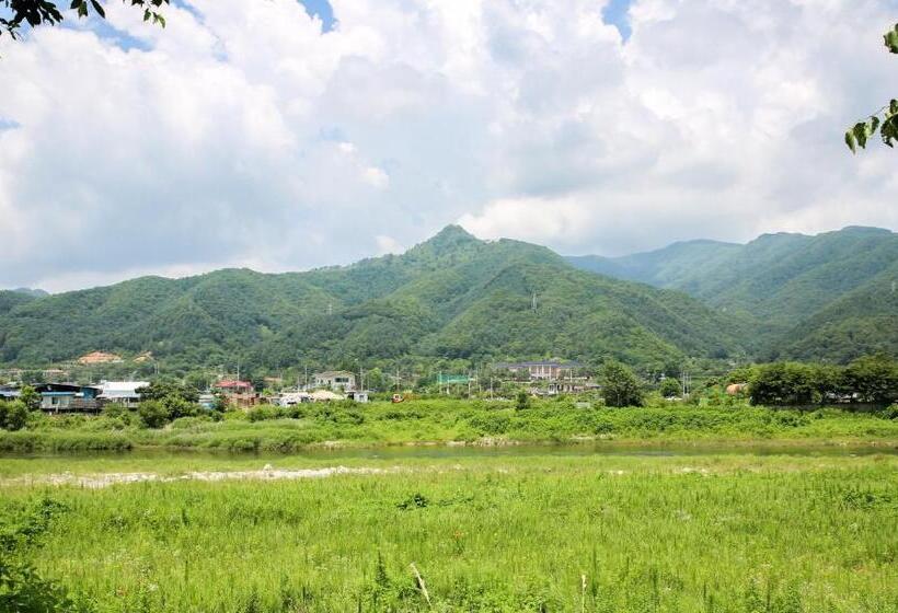 Pensão Poolip Family House